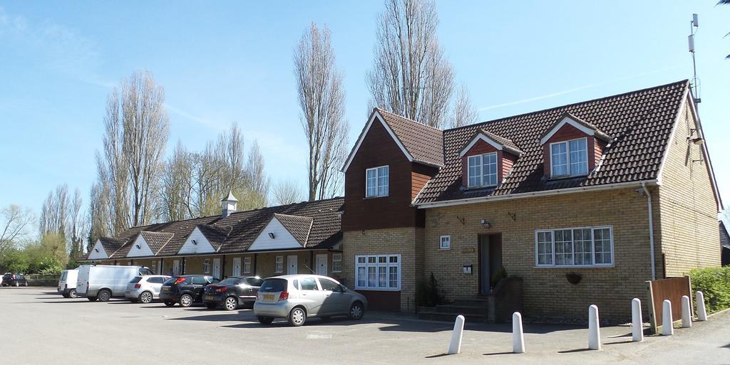 Roydon Marina Village Hotel Room photo